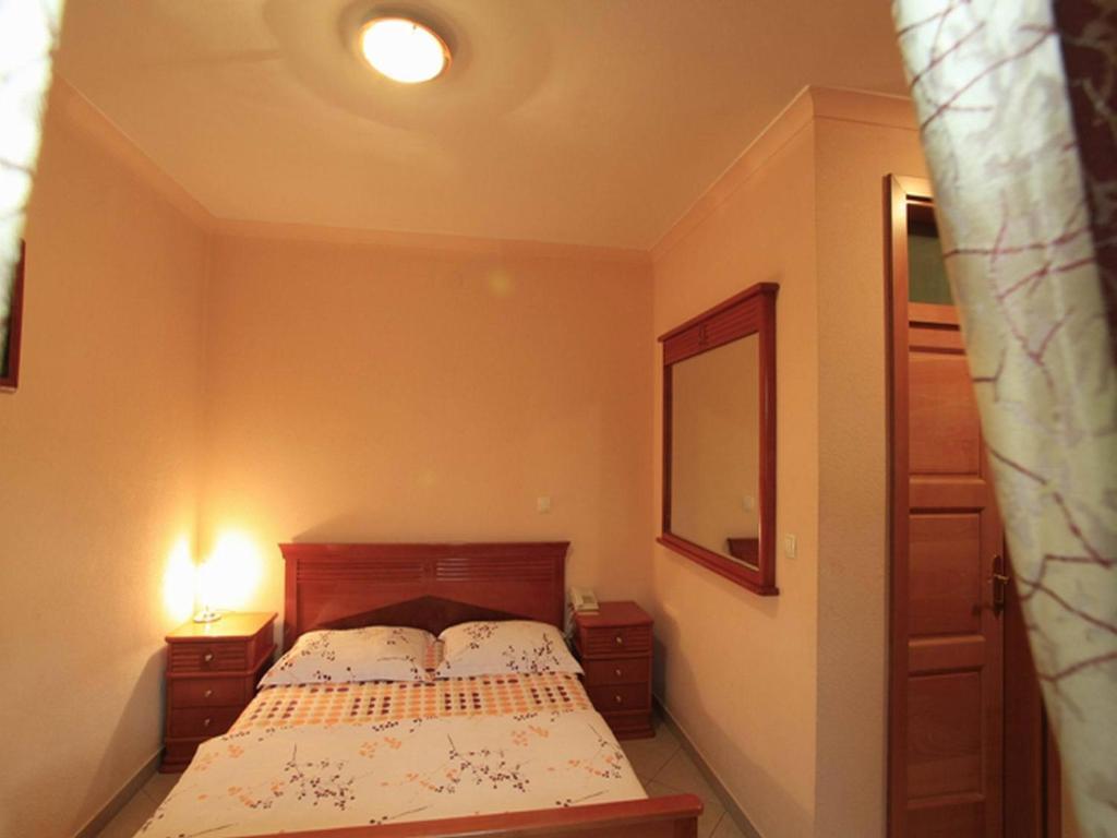Pasha Garni Hotel Лакташи Экстерьер фото