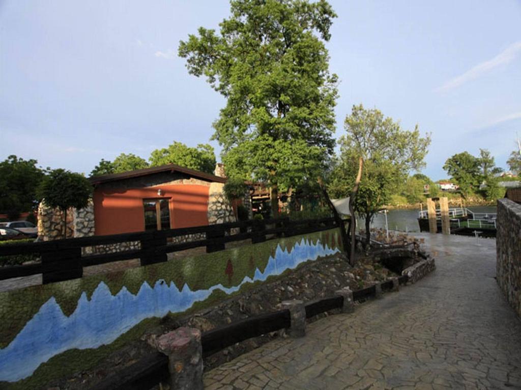 Pasha Garni Hotel Лакташи Экстерьер фото