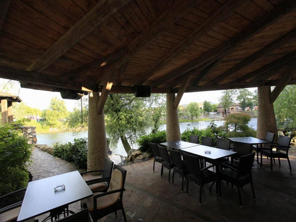 Pasha Garni Hotel Лакташи Экстерьер фото
