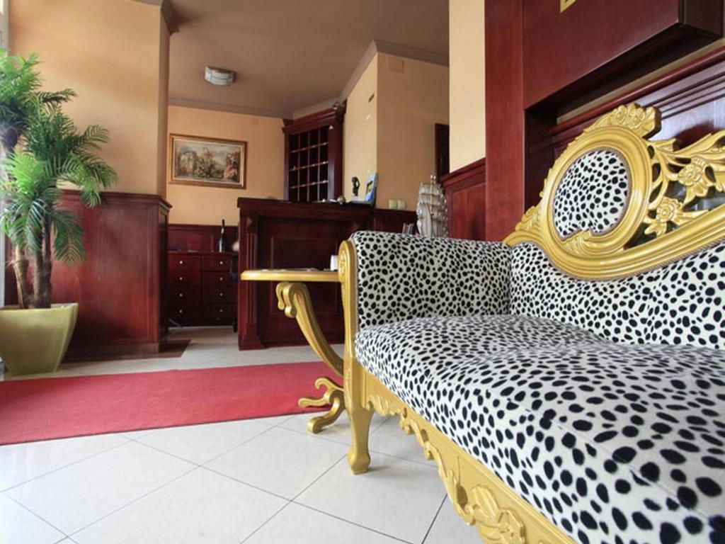 Pasha Garni Hotel Лакташи Экстерьер фото