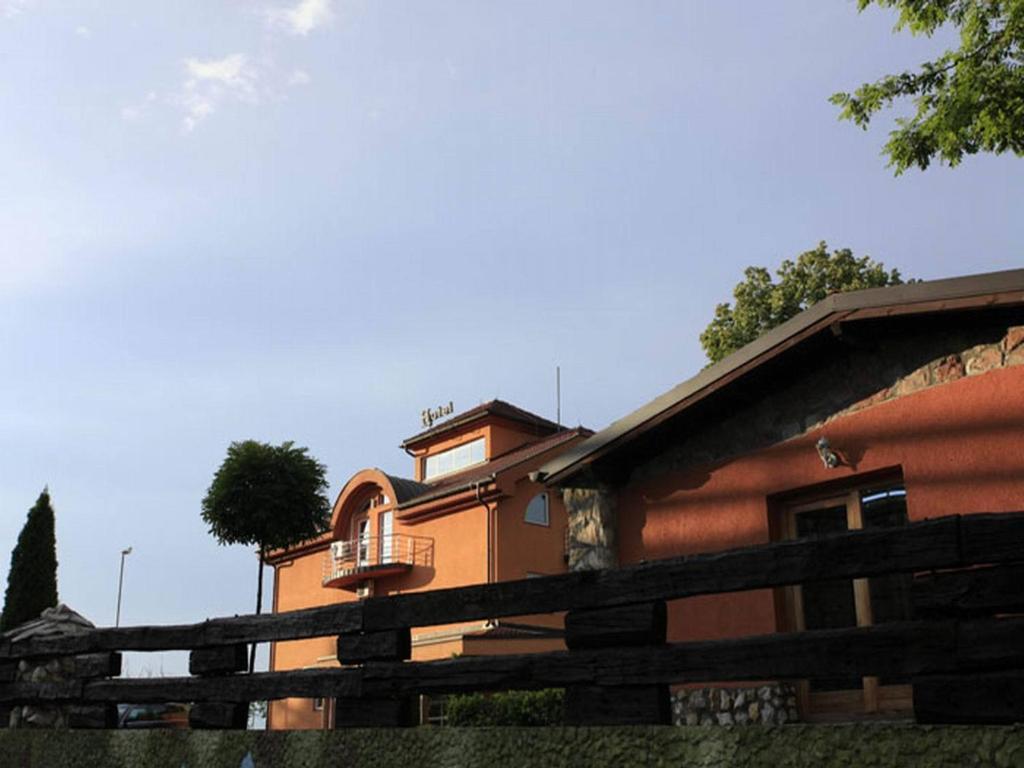 Pasha Garni Hotel Лакташи Экстерьер фото