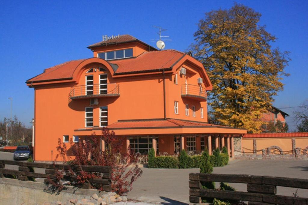 Pasha Garni Hotel Лакташи Экстерьер фото