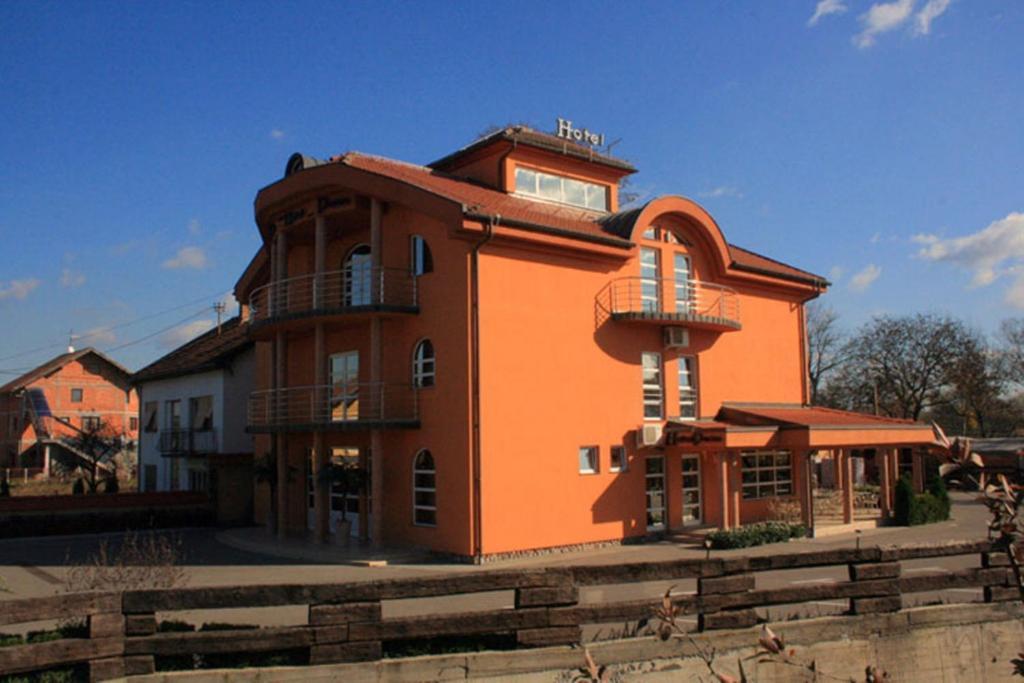 Pasha Garni Hotel Лакташи Экстерьер фото